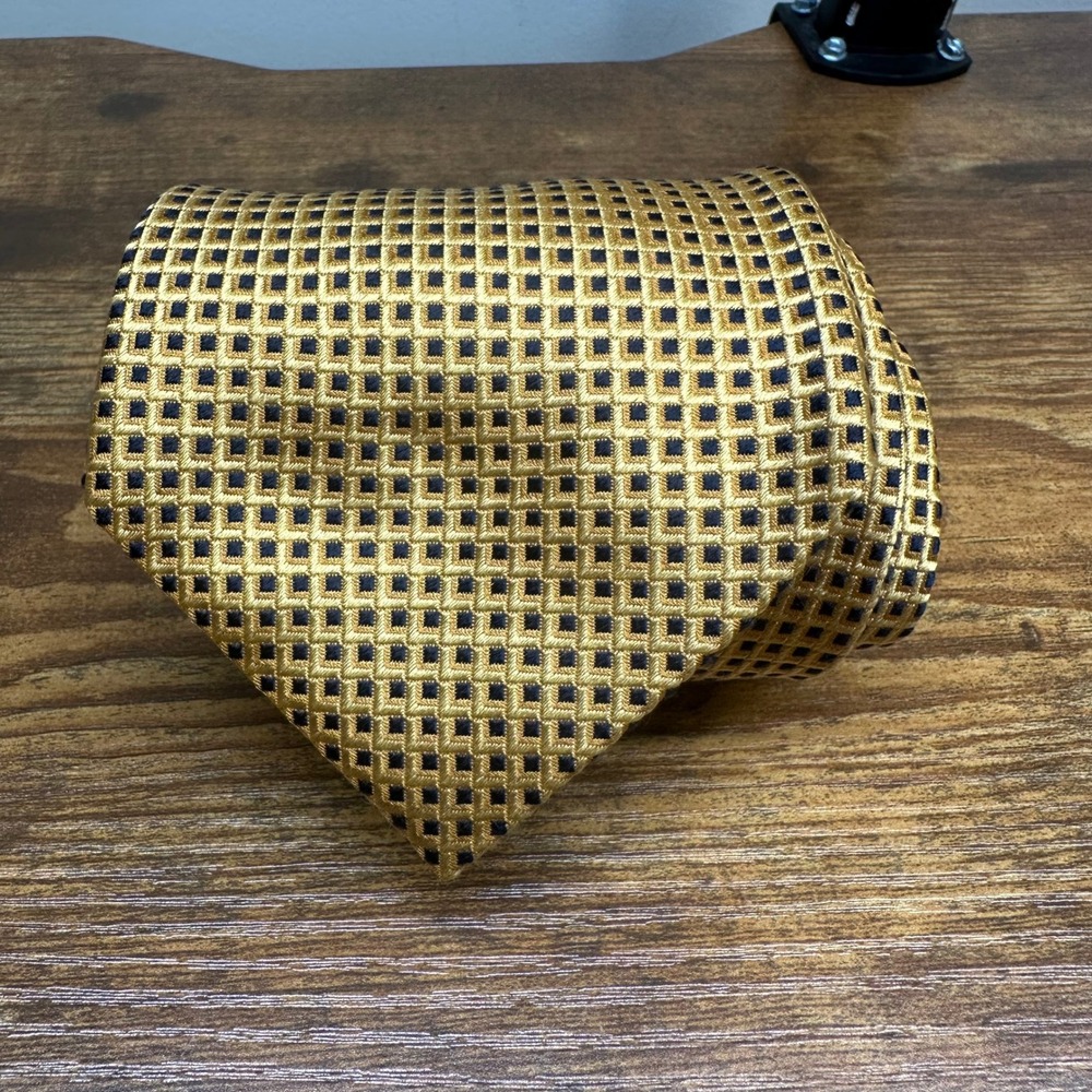 Brooks Brothers 346 Mens Silk Tie Gold Navy Blue Geometric Square Made in USA